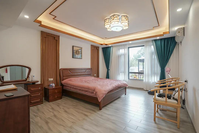 250㎡新中式別墅，室內(nèi)溫馨，后院融合自然環(huán)境